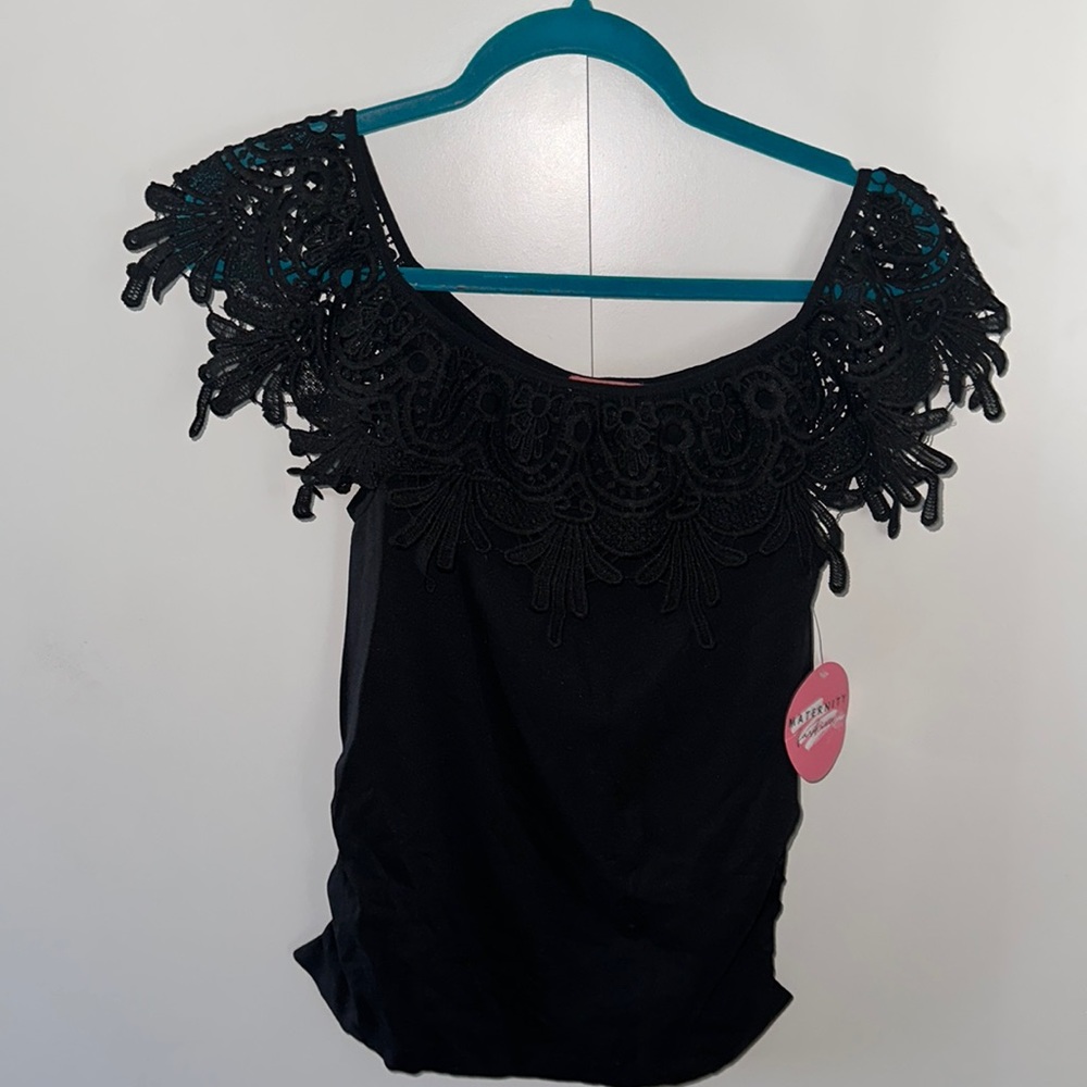 Stretchy Maternity top with lace detail